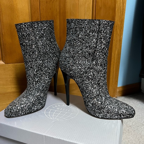 Jimmy Choo Silver Glitter Boots 38 - Never Worn size 7.5 120mm sexy - Picture 2 of 8